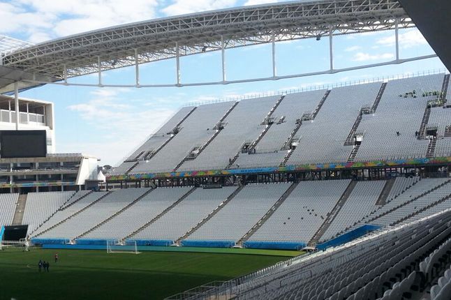 Itaquerão já atrai torcedores antes da abertura da Copa