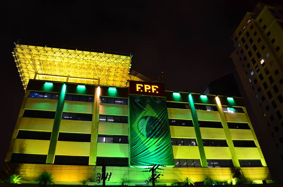 Verde e amarelo! Sede da FPF ganha as cores da Seleção Brasileira