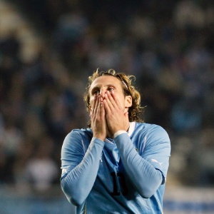 Grupo D: Forlán tem indisposição e passa dia sem treinar