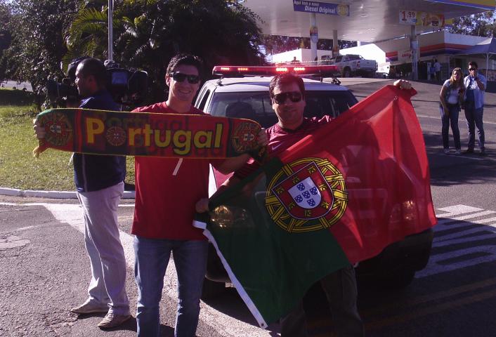 Grupo G: Português madruga em frente de hotel de CR7, não vê ídolo, mas promete seguir a seleção