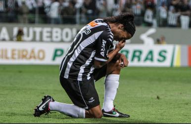 Série A: Com conjuntivite, Ronaldinho não treina no Atlético-MG
