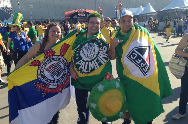 Torcedores de vários clubes na harmonia total na Arena Corinthians