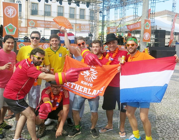 Copa 2014: Torcida holandesa já faz festa no Pelourinho