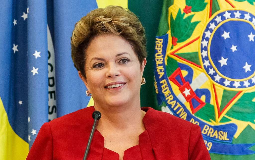 ‘Xingamentos e vaias não vão me abater’, diz Dilma