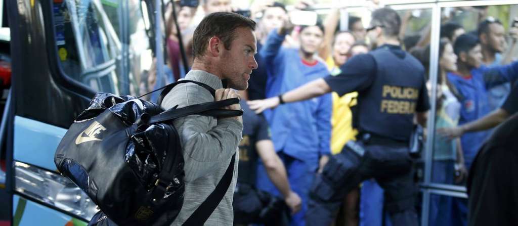 Grupo D: Seleção inglesa passeia por Manaus na véspera do jogo