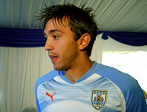 Grupo D: Acordado por formigas, Muslera mostra bom humor