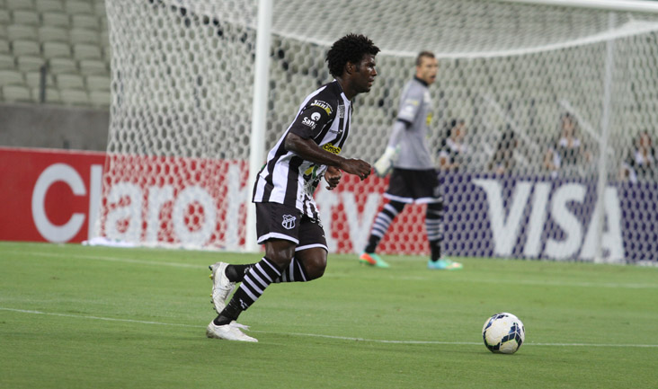 Série B: Ceará renova contrato com Sandro