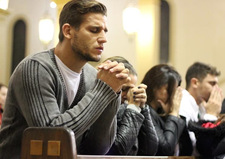 Missa por Fernandão tem centenas e emociona Inter