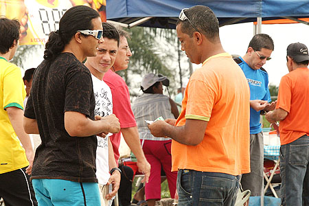 Copa 2014: Polícia prende cambistas com ingressos da Copa no Rio