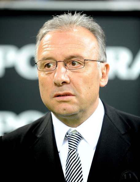 Grupo C: Técnico do Japão aposta em conversa para reerguer time