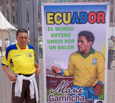 Copa 2014: Torcedor equatoriano faz homenagem ao Garrincha em Brasília