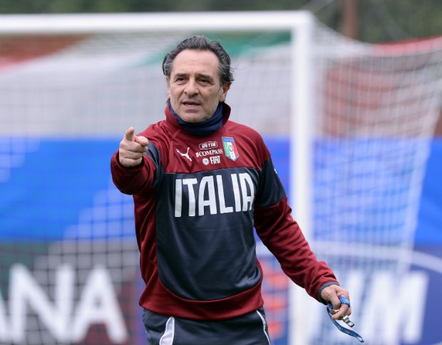 Grupo D: Recorde de passes certos da Itália orgulha Prandelli