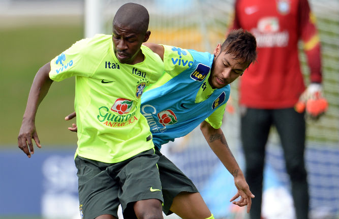 Grupo A: Curinga Ramires aguarda decisão de Felipão sobre vaga