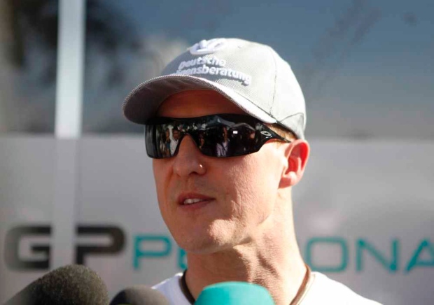 Após alta, Schumacher dá entrada em hospital suíço