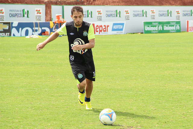 Sport acerta com meia Régis