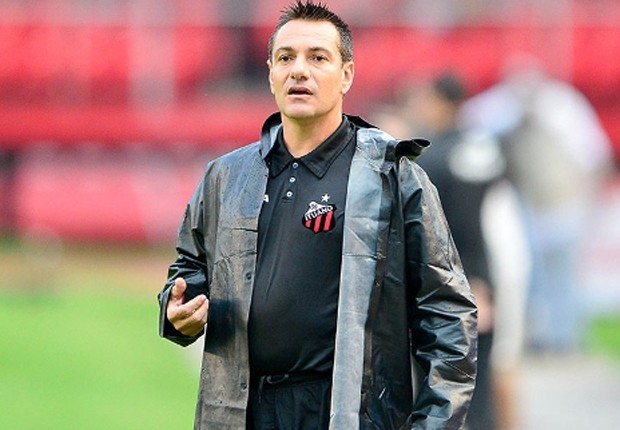 Atlético-PR acerta com técnico Doriva