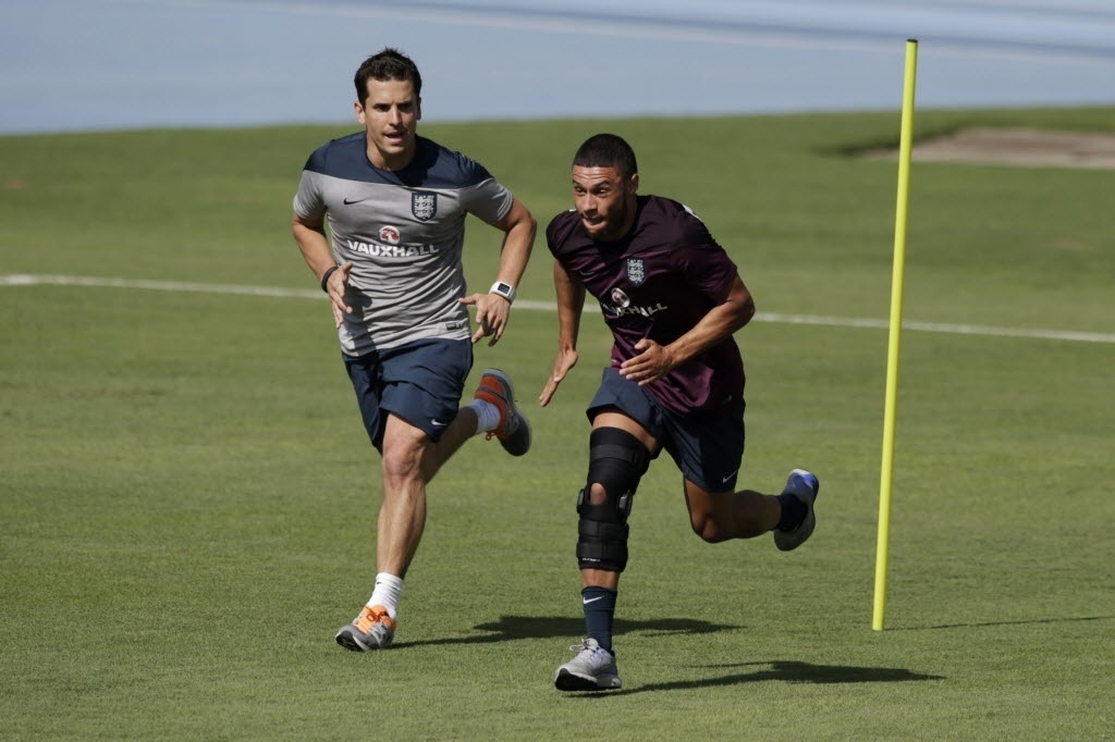 Grupo D: Recuperado, Chamberlain volta a treinar na Inglaterra