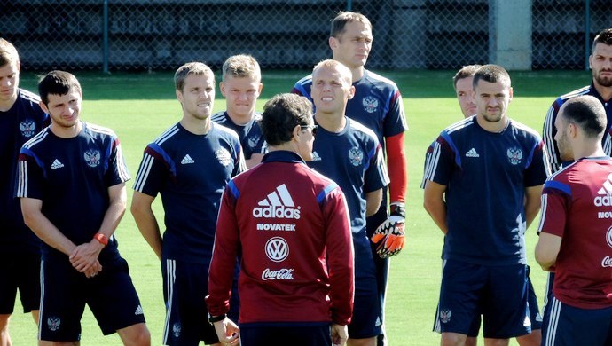 Grupo H: Russos e Coreanos chegam em Cuiabá e dizem não sentir calor