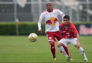 Meia de destaque do futebol paulista acerta com time goiano
