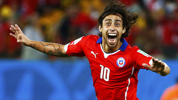 Na seleção chilena, Valdívia revela desejo de jogar com Bielsa