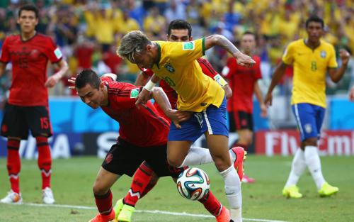 BLOG DO ARI: Triplicaram a marcação em Neymar e aí o Brasil emperrou