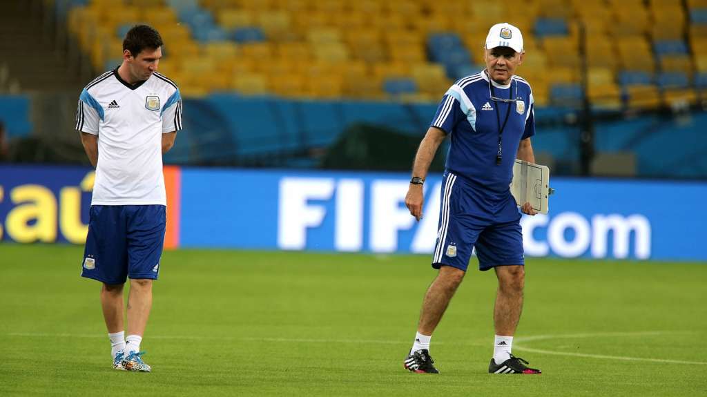 Grupo F: Torcedor invade CT para tentar encontrar Messi