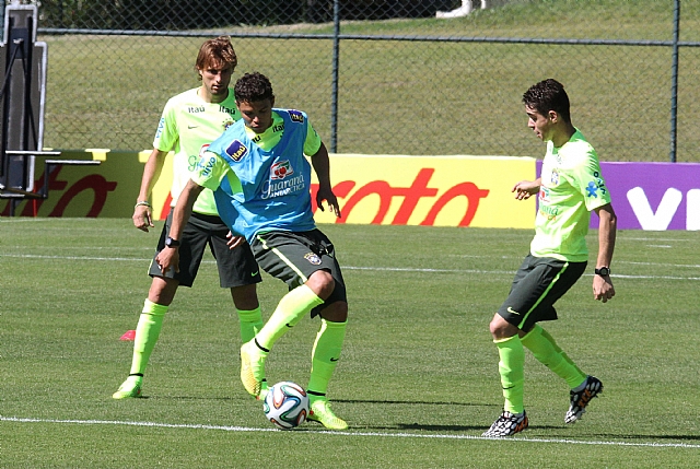 Grupo A: Seleção volta aos treinos com Felipão avaliando trocas