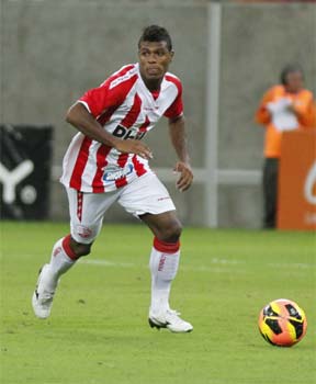 Série B: Sem grana para reforços, Náutico reintegrará Auremir