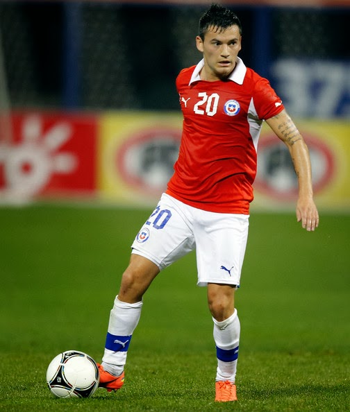 Grupo B: Aránguiz sente dores no joelho e passa por exames