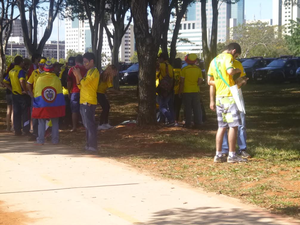 Copa 2014: Manifestantes querem jogar bola com a polícia em Brasília