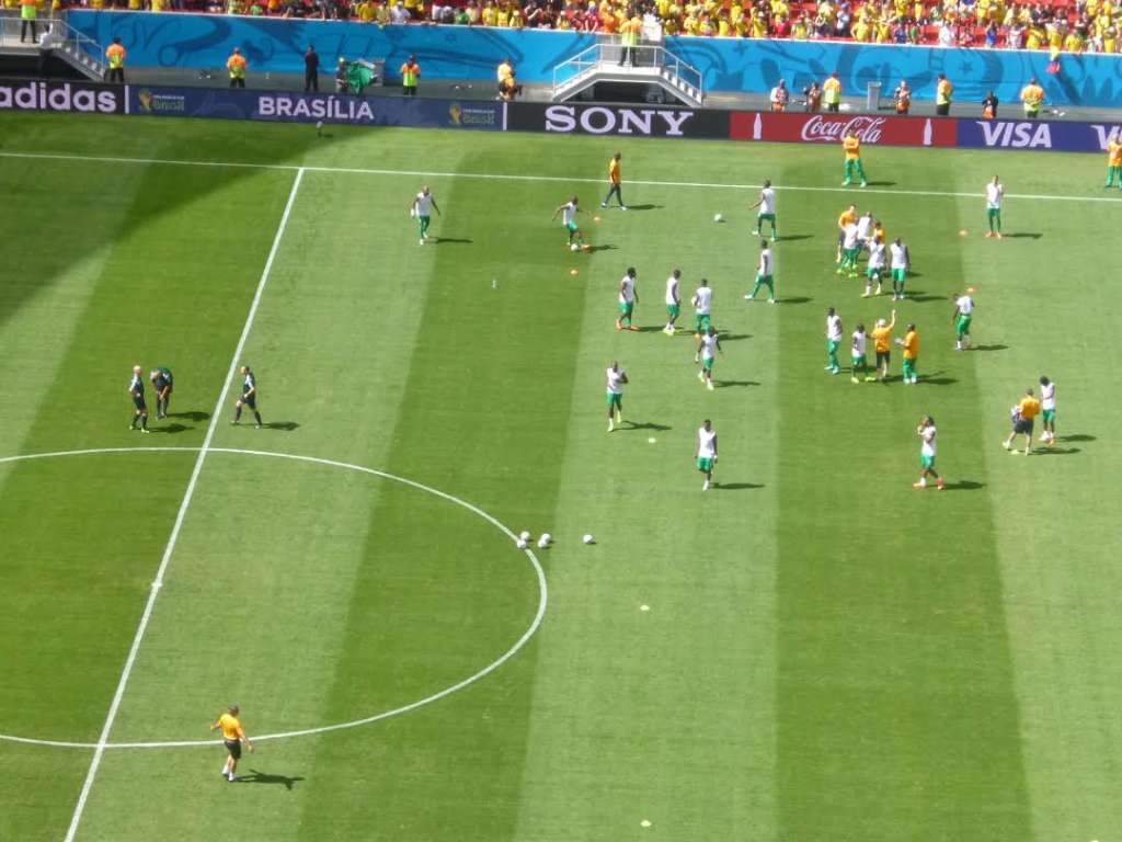 Com Drogba na reserva, seleções fazem aquecimento em Brasília