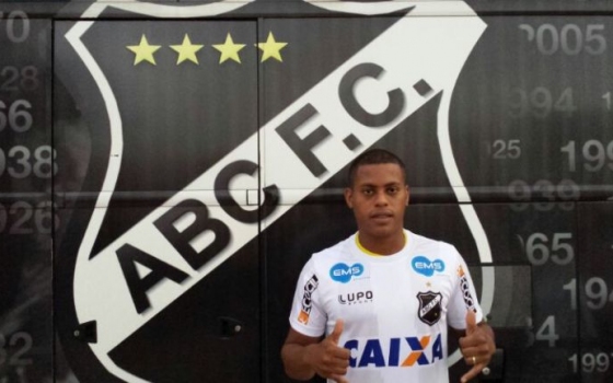 Futebol Interior on X: Manaus contrata volante com passagem de dois anos  pelo clube -   / X