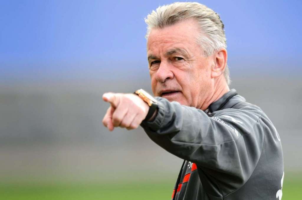 Grupo E: Hitzfeld elogia franceses, mas prevê duelo equilibrado