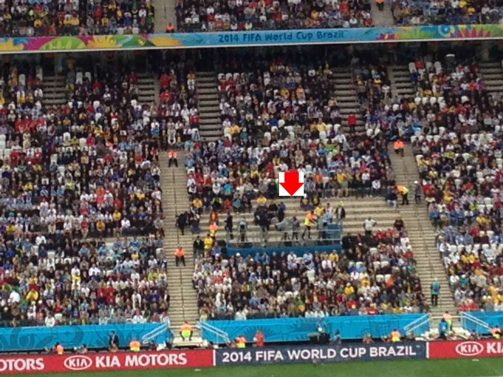 Torcedores voltam a sentar no cimento na Arena Corinthians
