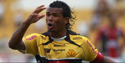 Artilheiro voltando? Criciúma encaminha acerto com Zé Carlos