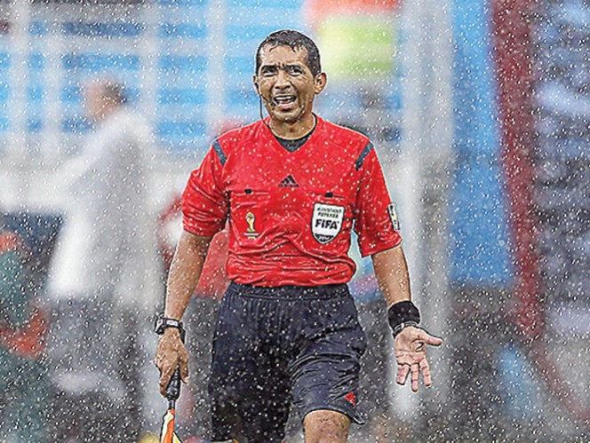 Fifa substitui assistente que errou em jogo do México