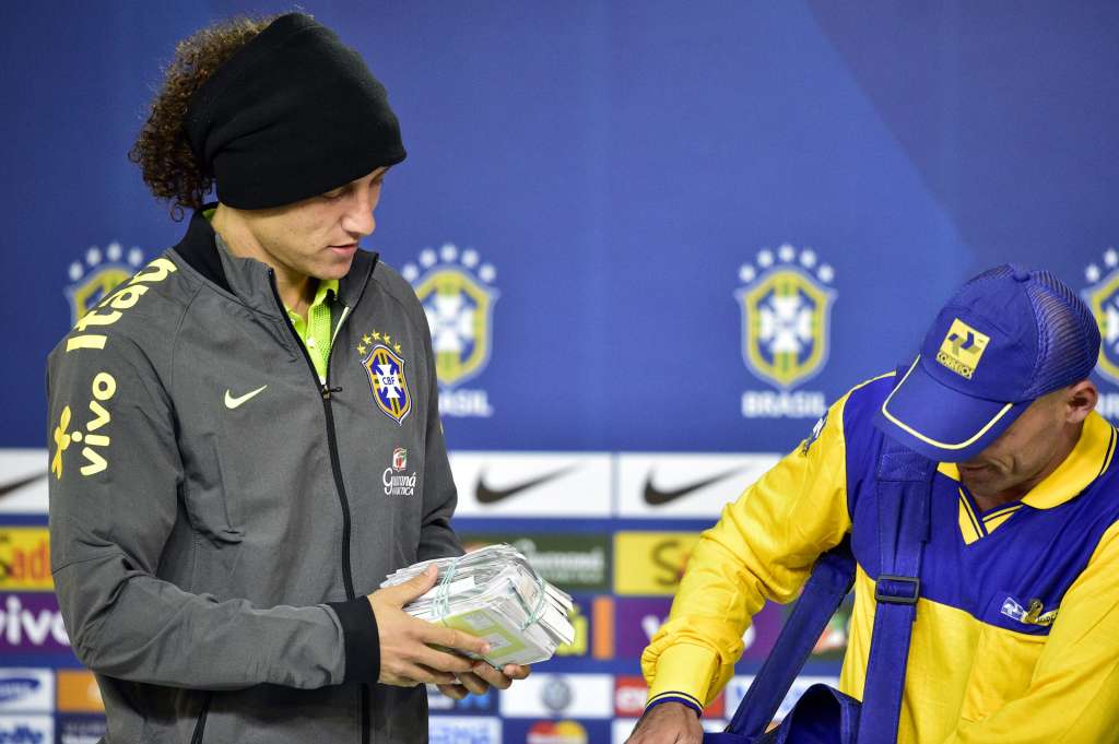 Grupo A: Carteiros entregam 6 mil cartas de torcedores à seleção