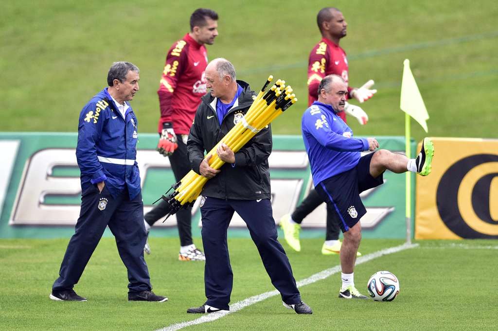Grupo A: Seleção treina sem Julio Cesar e Felipão não indica time