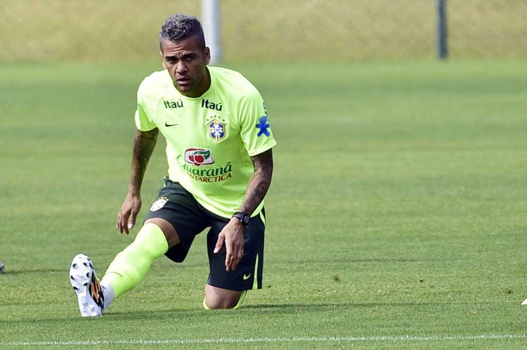 Grupo A: Daniel Alves minimiza início melhor de outros times