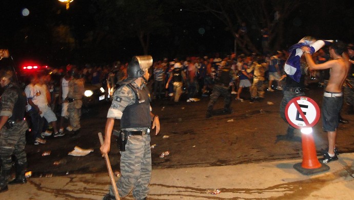 Confusão no Mineirão deixa oito feridos, segundo a PM