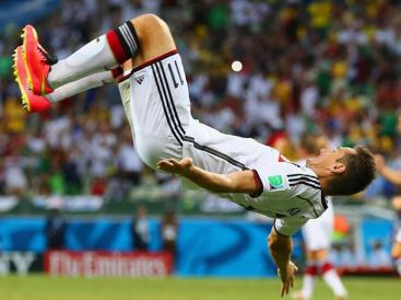 Klose marcou seu 15.º gol em Copa e se igualou a Ronaldo Fenômeno