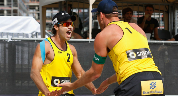 Alison e Bruno Schmidt levam bronze no vôlei de praia