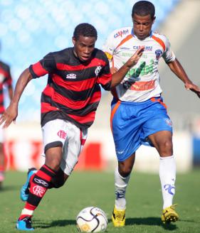 Campeão Brasileiro pela Fla, Everton Silva recebe sondagens de times do Brasileirão