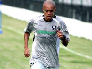 Segundona: Manthiqueira acerta com lateral Triguinho