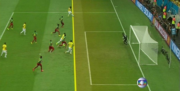Fifa admite erro ao exibir tira-teima em gol de Fred
