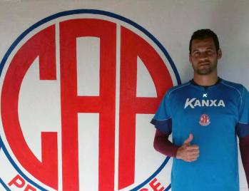 Goleiro da Penapolense lamenta morte de Giba em São Paulo