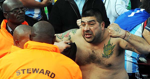 Barra-bravas se hospedam em casa de secretário do RS