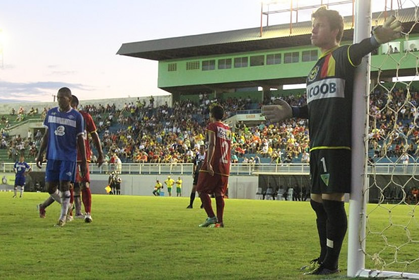 Série D: Após falha grotesca, Máximo deixa o Atlético-AC e Douglas é anunciado