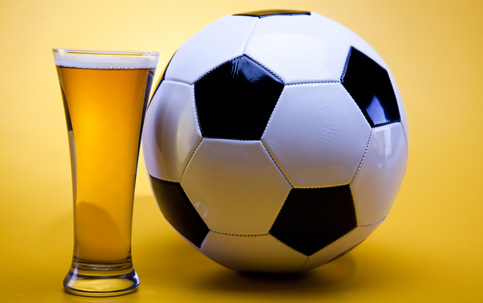 Pesquisa revela os costumes brasileiros enquanto vêem uma partida de futebol