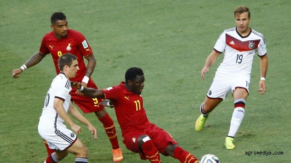 Grupo G: Gana suspende Muntari e Boateng por agressão e insulto